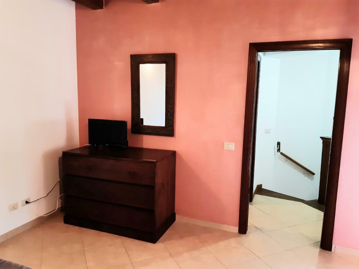 Dal Centurione Apartment โรม ภายนอก รูปภาพ
