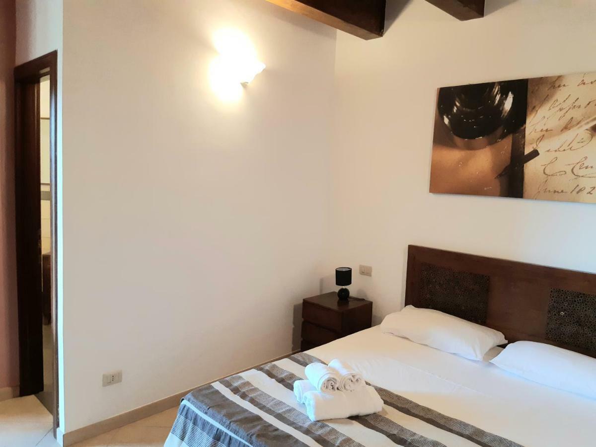 Dal Centurione Apartment โรม ภายนอก รูปภาพ