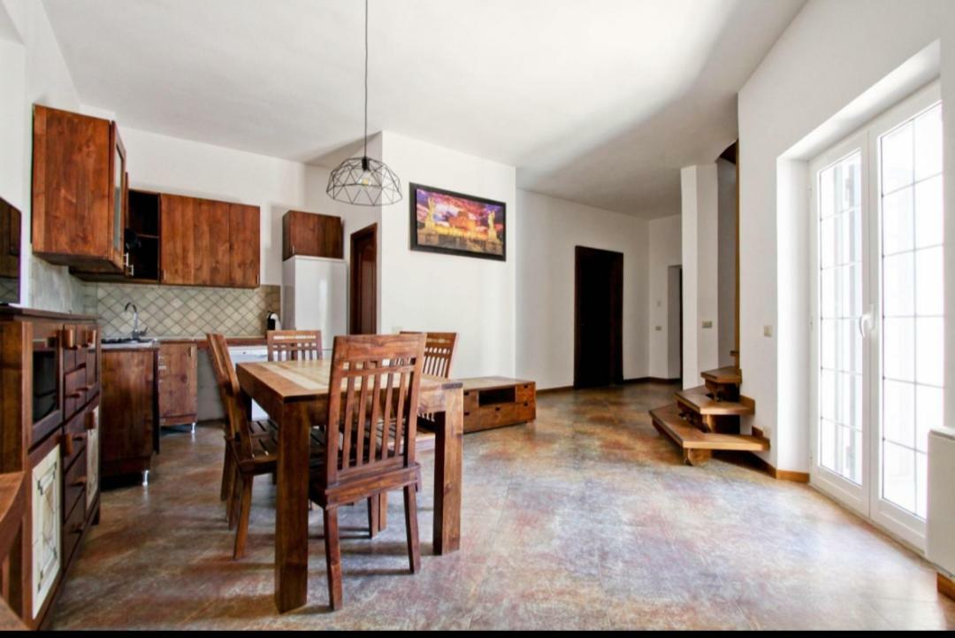 Dal Centurione Apartment โรม ภายนอก รูปภาพ